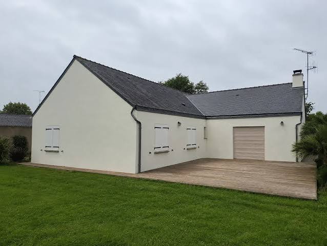 Façade blanche et pignons repris — Ravalement, Île-de-France