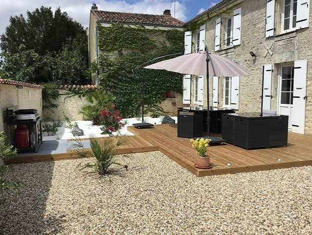 Terrasse bois et cour en gravier — Aménagement extérieur, Île-de-France