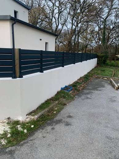Muret enduit et clôture ajourée — Maçonnerie, Île-de-France